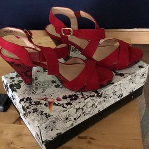 Chinese Laundry Sandals size 8. Worn 2x.